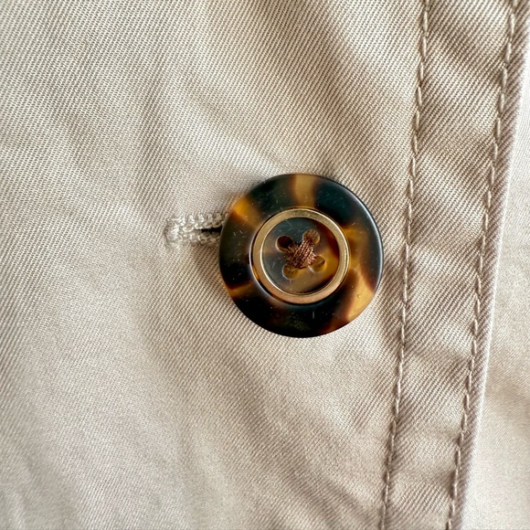 Classic Banana Republic Trench Coat with Tortoiseshell Buttons - Picture 2 of 5